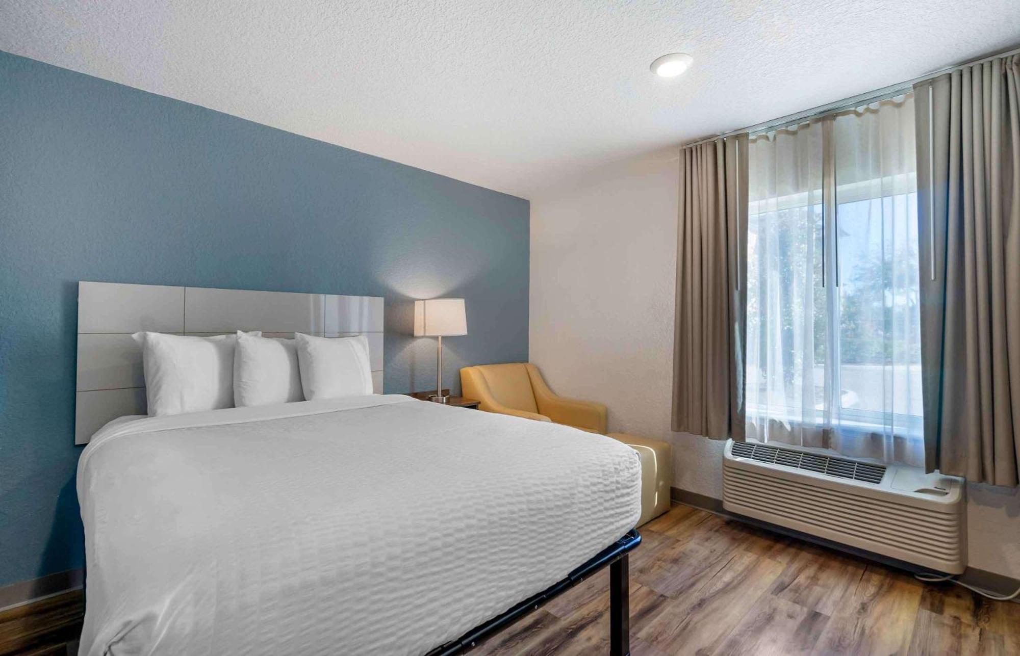 Extended America Select - - Brandon - East Hotel