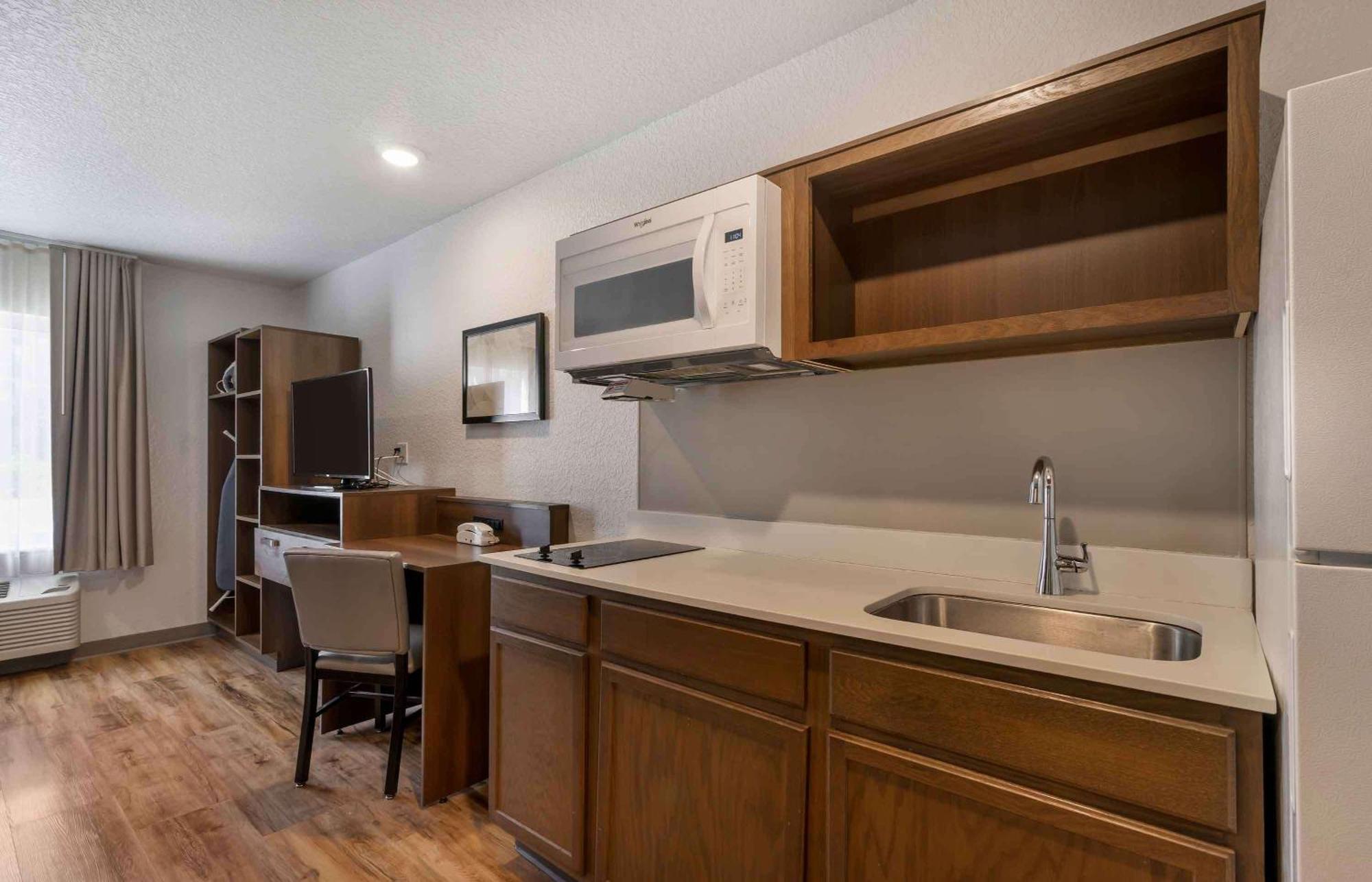 Hotel Extended America Select - - Brandon - East