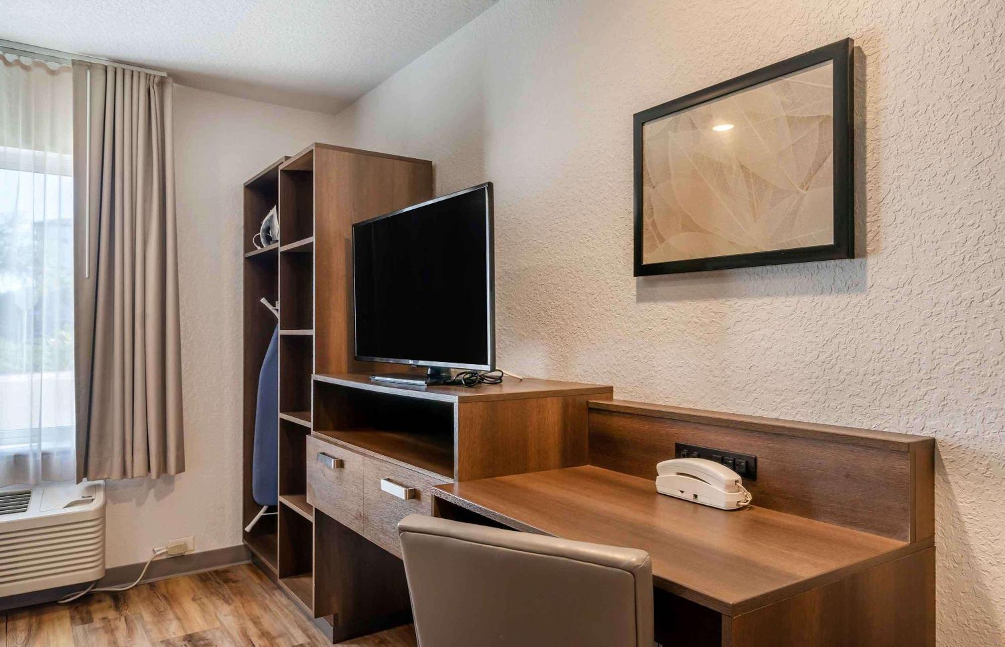 Hotel Extended America Select - - Brandon - East