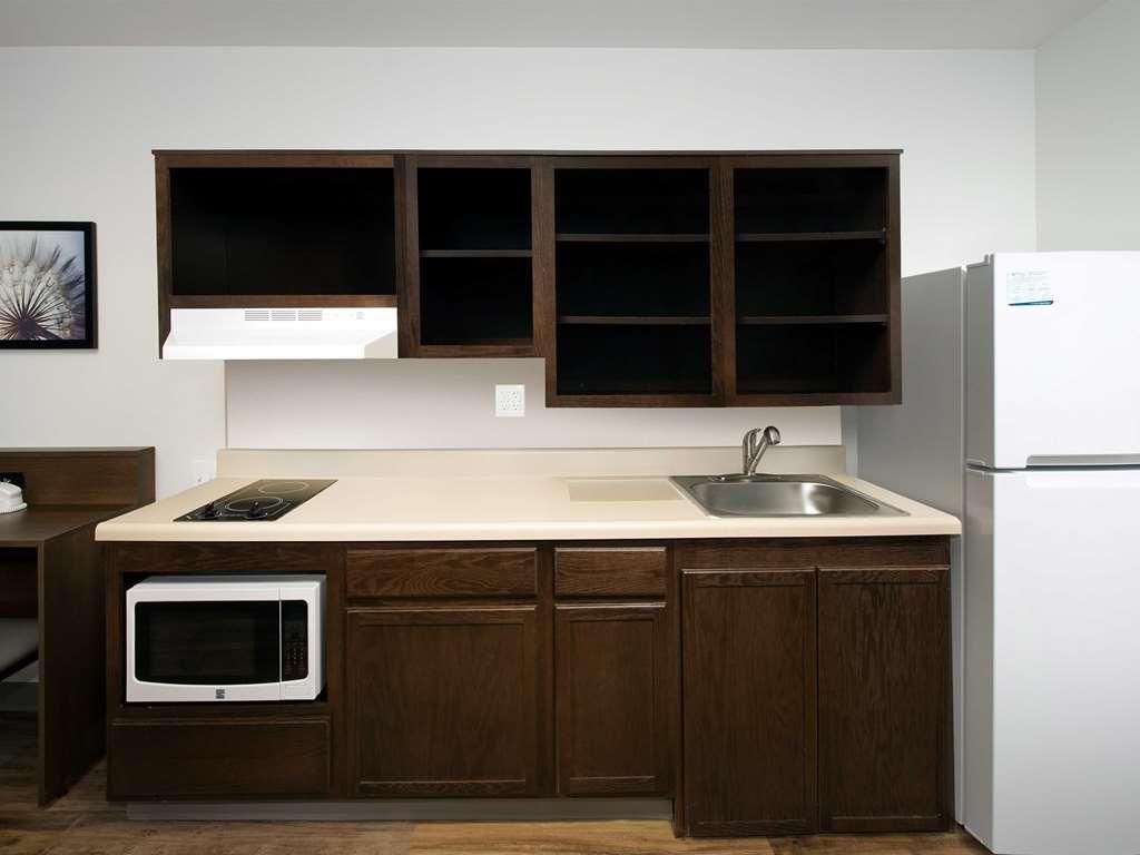 Extended America Select - - Brandon - East Hotel 2*
