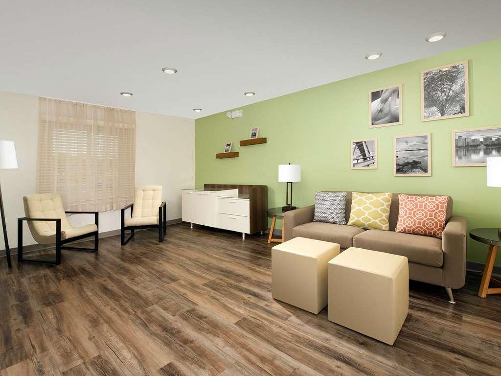 Extended America Select - - Brandon - East 2* Tampa