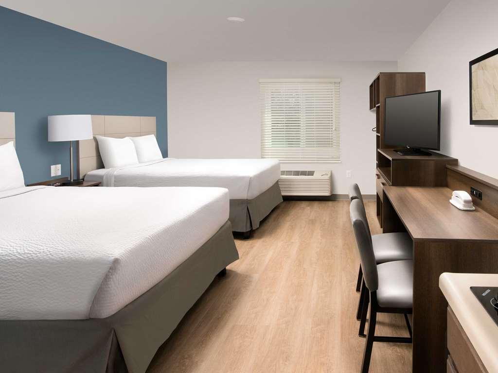 Extended America Select - - Brandon - East Hotel