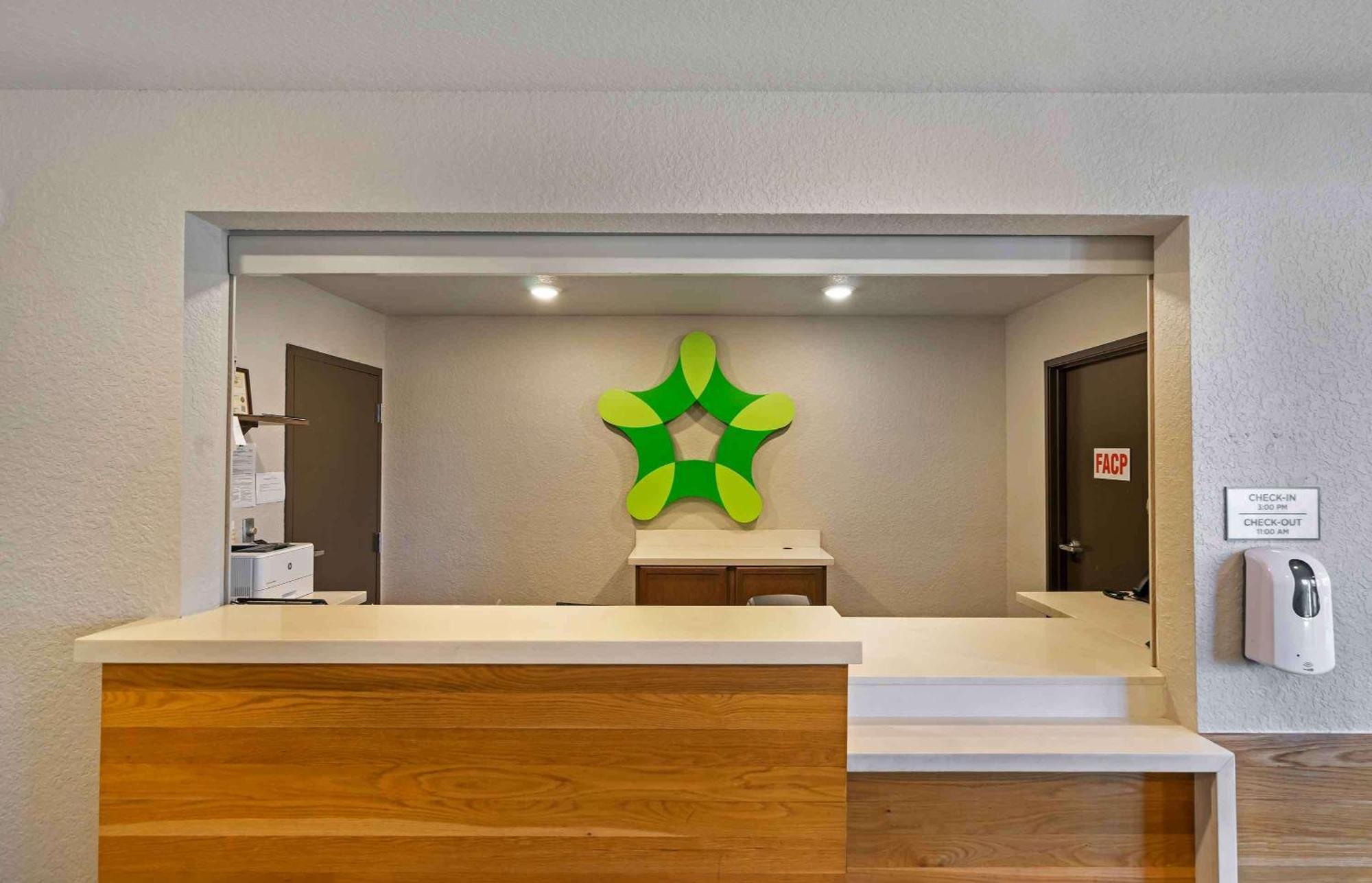 Extended America Select - - Brandon - East Hotel